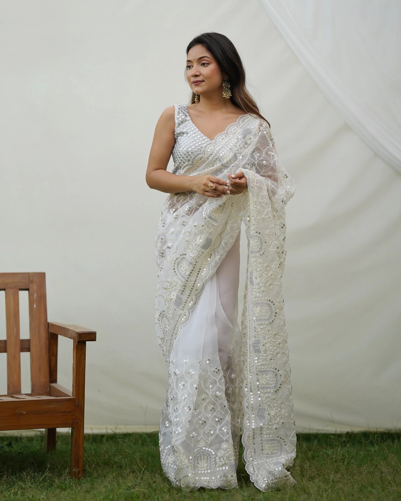 fcity.in - Soft Georgette Saree With Worli Prints And Mirror Work White  Oatch