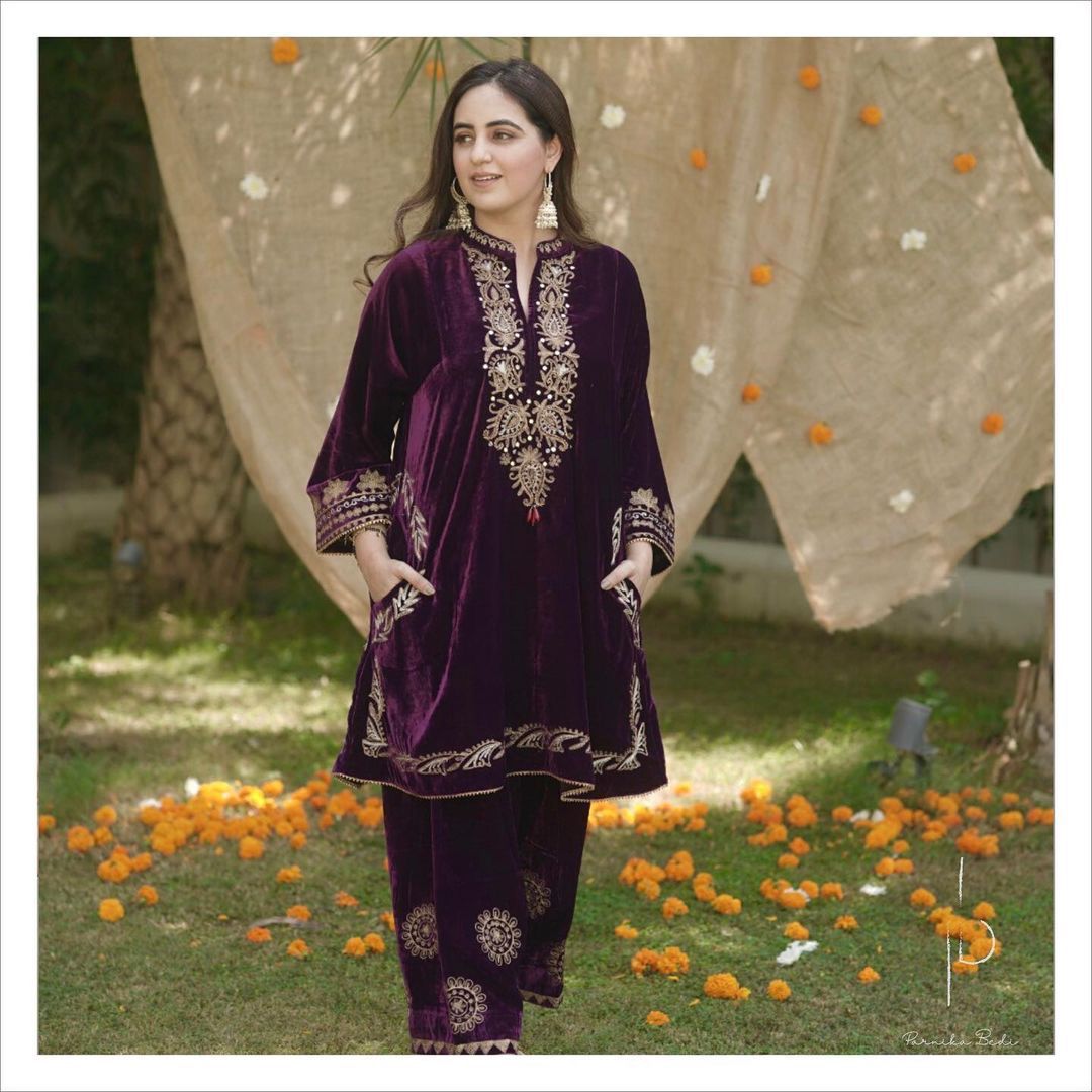 LG Purple Viscose Velvet Embroidery Pakistani Salwar Suits