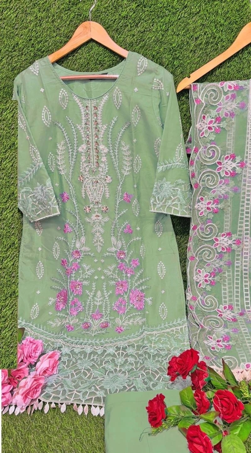 Ramsha R 1095 Embroiedery Pakistani Suits Online Sale