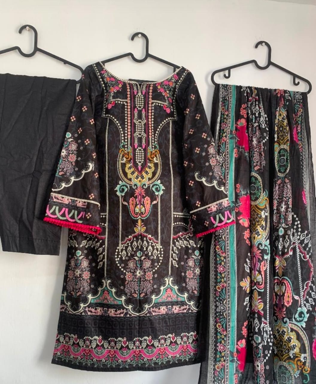 bin saeed black dress Bin Saeed Printed Lawn Stitched 3 Piece Suit - D-08 - BS25EPLV8 - Blac Al Karim Exclusive Fabric Store